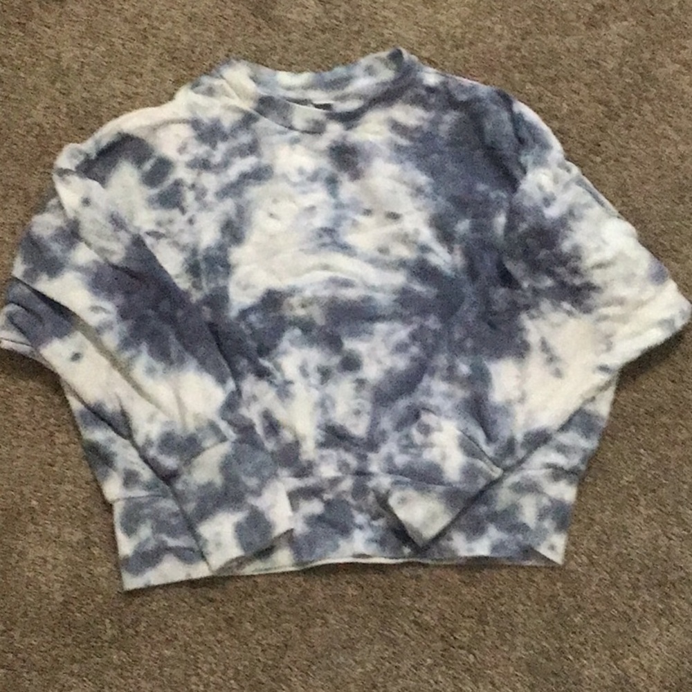 White and blue sweatshirt